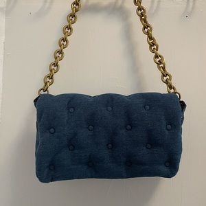 Zara’s quilted chain shoulder bag